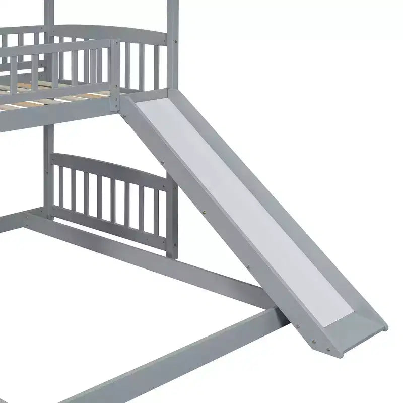 Letto a castello singolo sopra una piazza e mezza con scivolo e scale contenitore, design a casetta, pino e MDF, età 6+