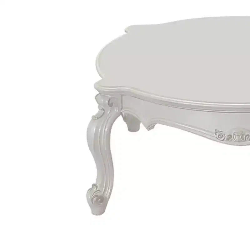 Tavolino da caffè Picardy, 54", bianco perla antico, gambe curve decorate in legno composito